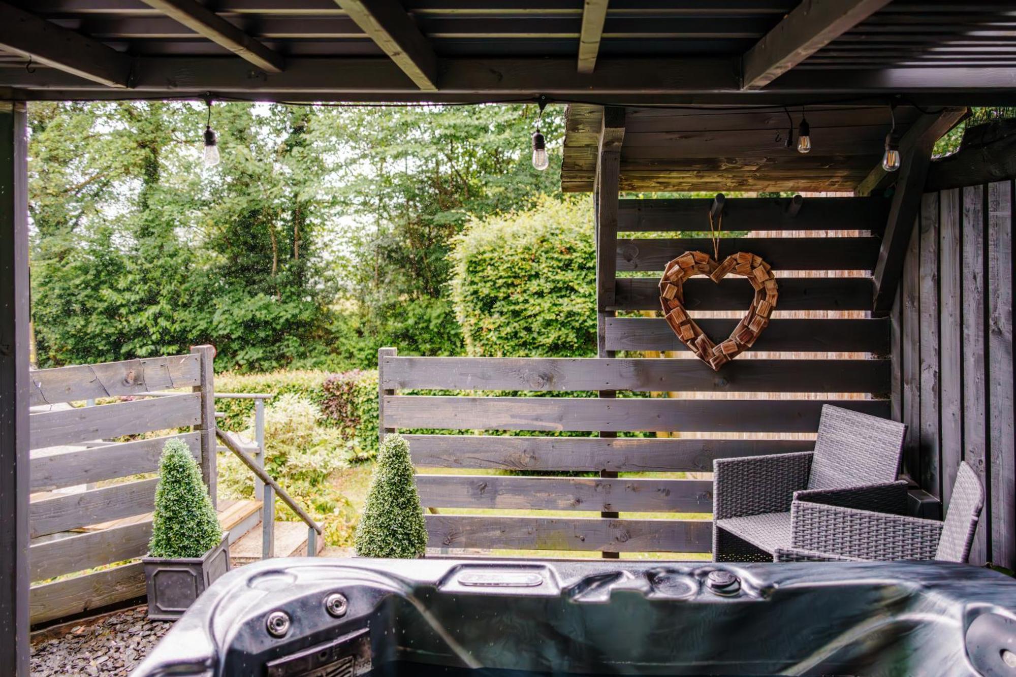 Squirrel Bank, With A Hot Tub & Parking